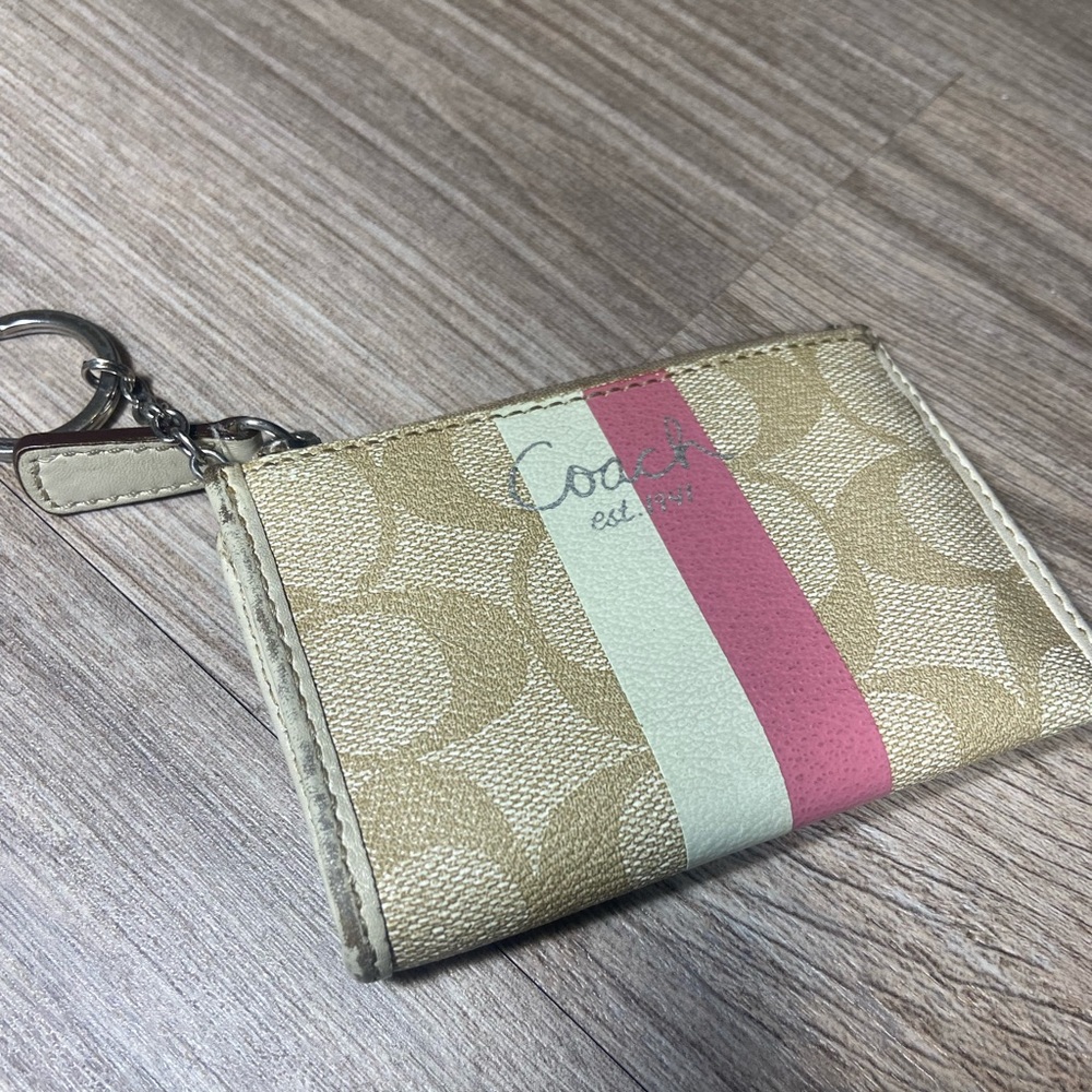 Coach Zippered Keychain Wallet | CLOSET CLOSING